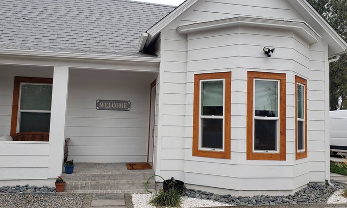 East Colorado Springs House | Newly Renovated three bedroom farm house. Close to downtown, I25 and bike trail