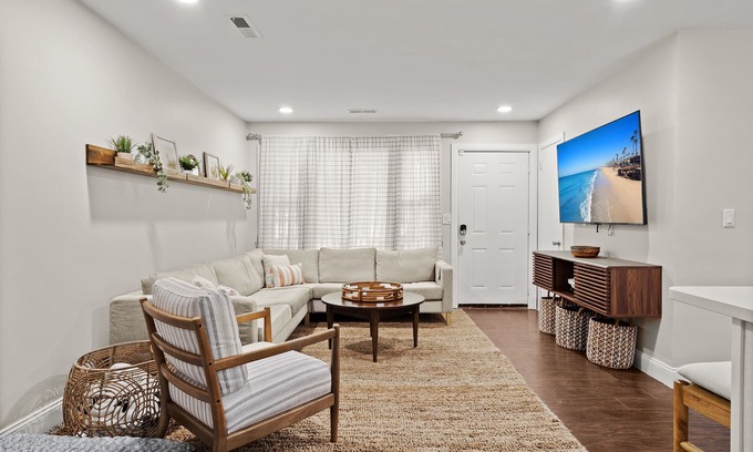 North Charleston House | Newly Renovated Home Close to Downtown and Beaches