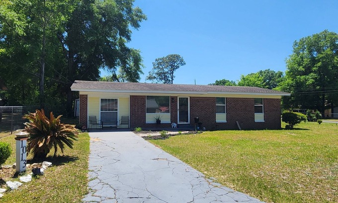 Tallahassee House | Newly renovated 2 Bed 1.5 Bath Bungalow near FAMU and FSU