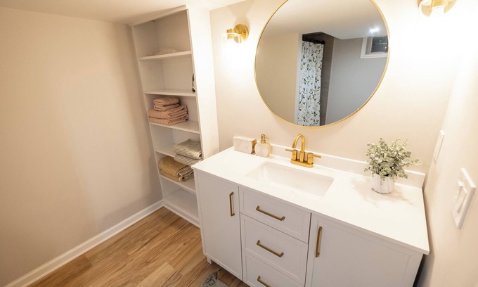 Hillside House | Newly renovated 3-bedroom basement on quiet dead end block, close to Manhattan