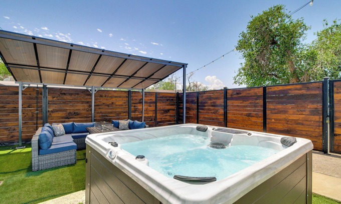 Albuquerque House | Newly Renovated Albuquerque Retreat w/Pool Table