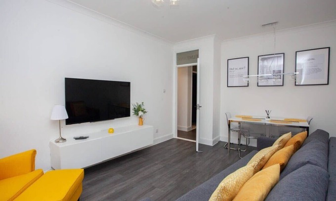 City Centre Glasgow Apartment | Newly Renovated City Apartment