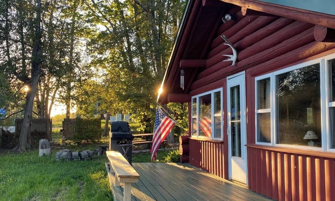 Stockholm Cabin | Newly renovated cabin at Madawaska Lake!
