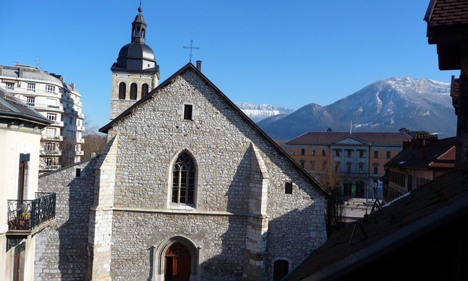 Annecy Old Town Apartment | Newly renovated,cosy and comfortable apartment in the Old Town center of Annecy