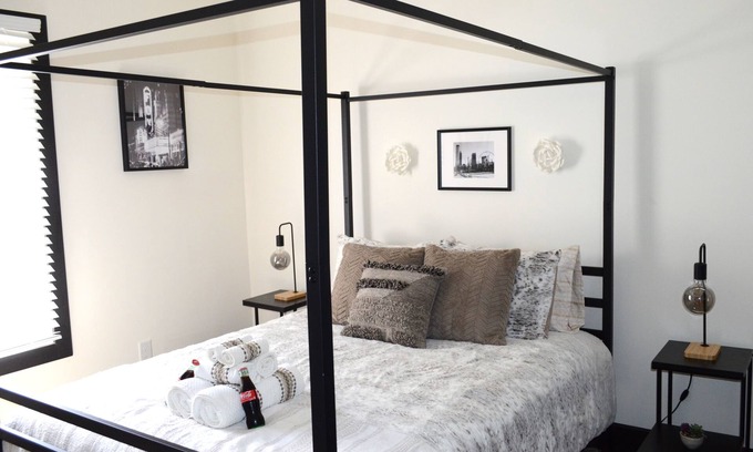 Washington Park House | Newly renovated home in Downtown Atlanta near Mercedes Benz Arena