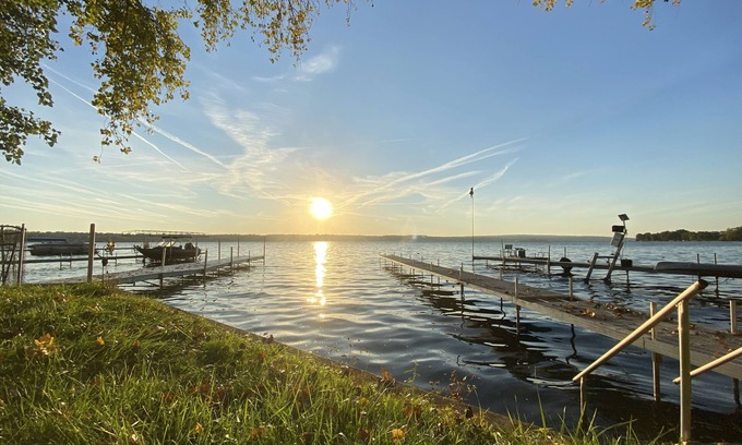 Auburn Cottage | Newly Renovated Lake Cottage - available for the very first season!