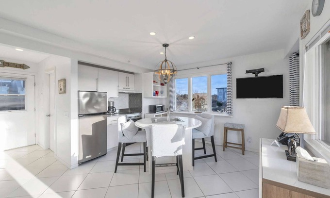 Napeague Apartment | Newly Renovated Luxe 1BR+Bunkbed & Private Deck