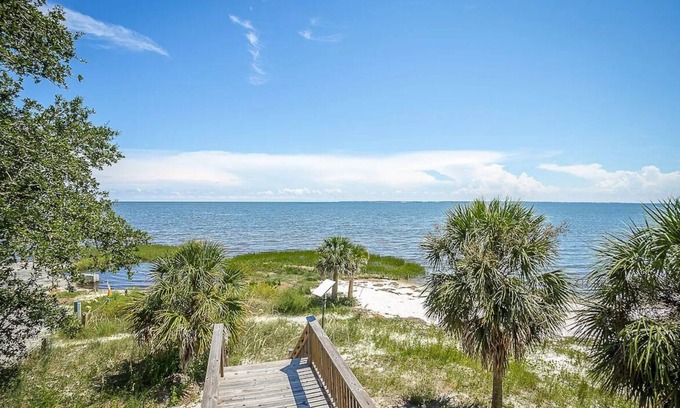 Carrabelle House | Newly Renovated!- Nauti Flamingo 2br/2ba Bay-Front Home