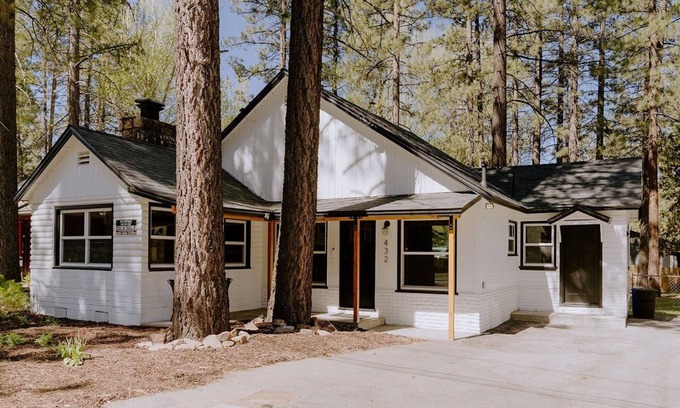 Big Bear Lake House | NEWLY RENOVATED Pet Friendly Home