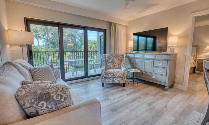 Park Shore Condo | Newly Renovated Park Shore Resort Deluxe Suite 238