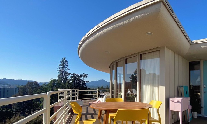 Downtown Eugene Apartment | Newly renovated penthouse getaway!