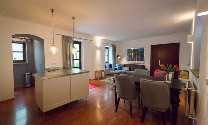 Isarvorstadt Apartment | Newly Renovated! Perfect home away in Munich.