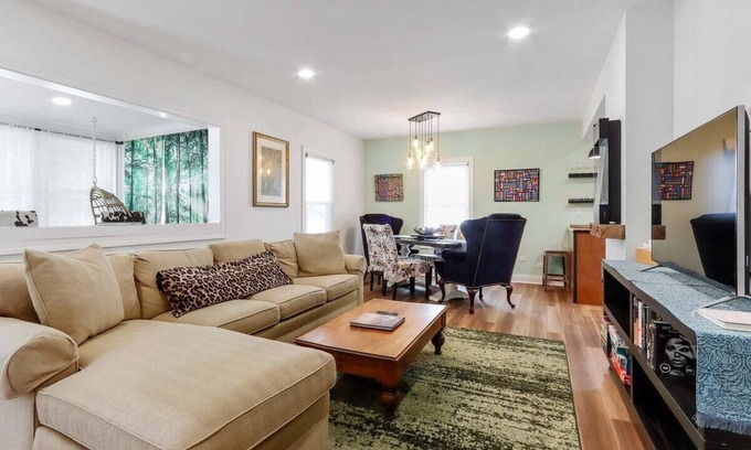 Lake Geneva Apartment | Newly Renovated |Private Home in the Heart of Downtown Lake Geneva |Dog Friendly |Secluded Back Deck