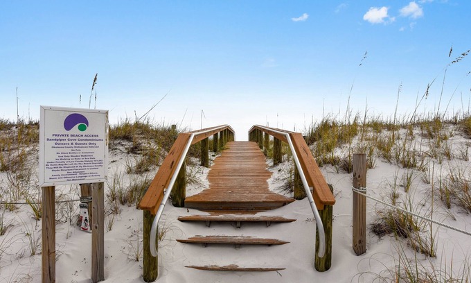 Holiday Isle Villa | Newly Renovated Sandpiper Cove unit 3