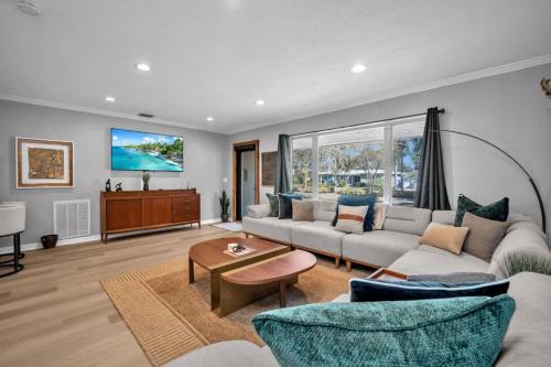 Beachway Estates House | Newly Renovated - Sunny Family Haven in Pompano