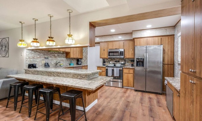 San Bernardino House | Newly Renovated Home | Spacious | Close 2 Hospital