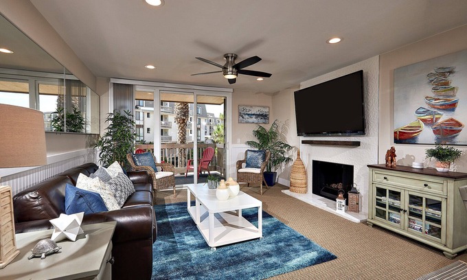 Townsite Cottage | Newly Renovated, Walk to the Beach, Direct ocean view from Master and the Deck