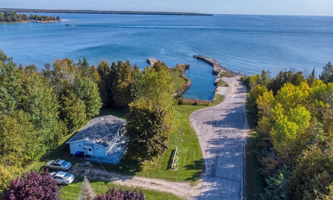 Ellison Bay Cottage | Newly updated Lake Michigan Waterfront with pier for boats! Room for trailer!