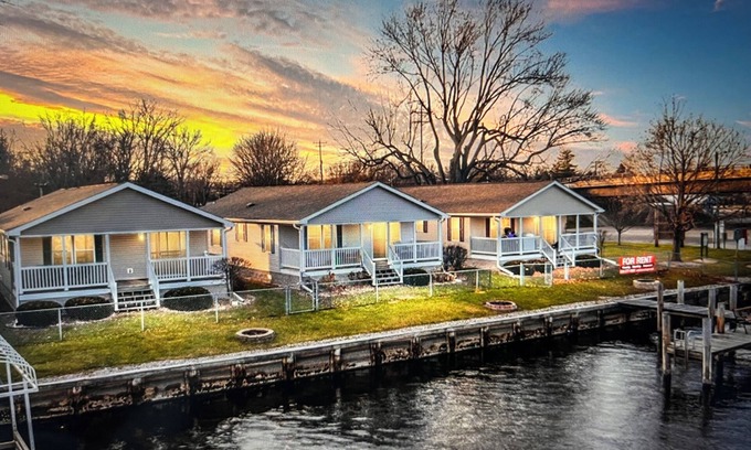 Fremont Cottage | NFL DRAFT WolfRiver Cabin C, 2-Bedrooms, Sleeps 8