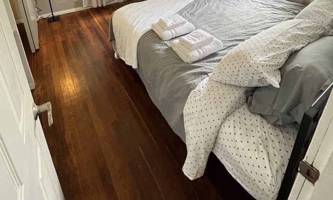 Niantic House | Niantic water escape, 2 bd aptmt, 1st flr