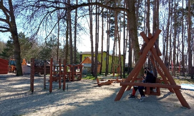 Hradec Kralove House | Nice apartment in villa for 4 people with WIFI, A/C, TV, patio, pets allowed and parking