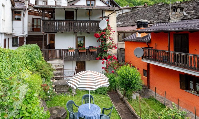 Calasca-Castiglione Apartment | Nice apartment for 5 people with WIFI, TV, balcony and pets allowed