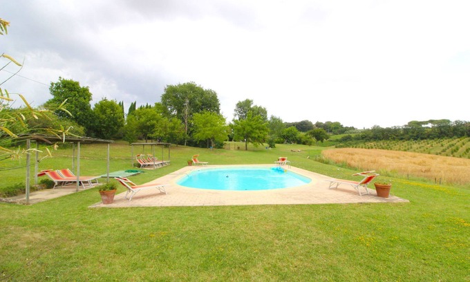 Foiano della Chiana Apartment | Nice apartment for 8 people with WIFI, pool and pets allowed