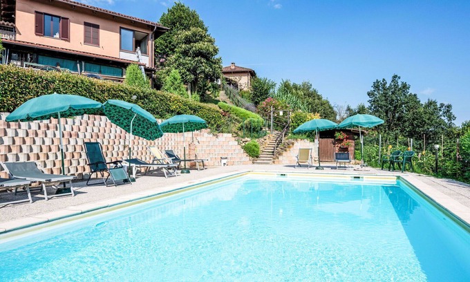 Cortazzone Villa | Nice apartment in villa for 4 guests with pool, WIFI, TV, patio, pets allowed and parking