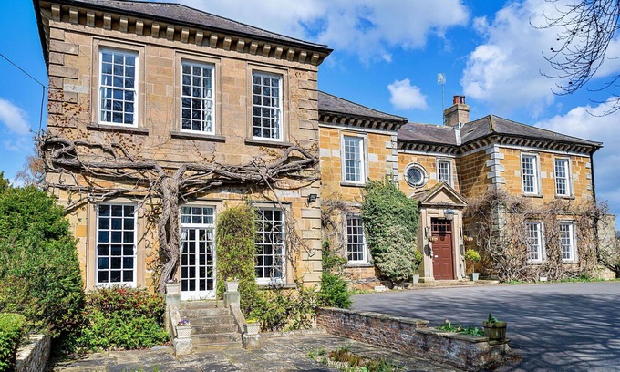 Thirsk Apartment | Nice apartment for 4 guests with WIFI, pool, hot tub and terrace