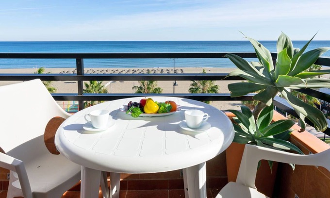Costa del Sol Apartment | Nice apartment for 4 guests with WIFI, A/C, TV, balcony and parking