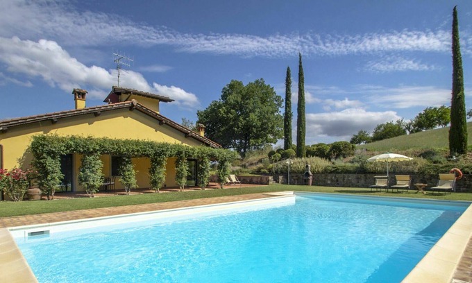 San Giovanni Valdarno Apartment | Nice apartment for 4 people with pool, WIFI, TV, pets allowed and parking