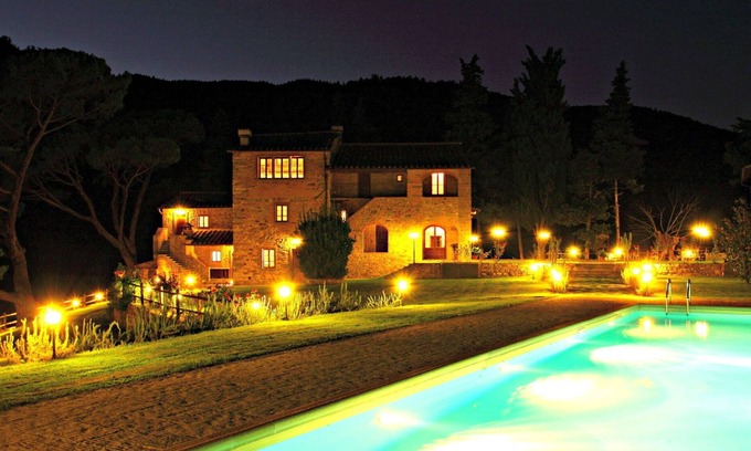Dicomano Apartment | Nice apartment for 2 people with pool, WIFI, TV and pets allowed