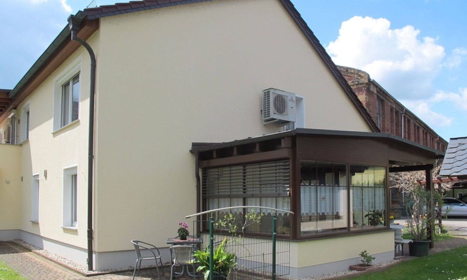 Eilenburg Apartment | Nice apartment for 3 guests with WIFI, TV, patio and pets allowed