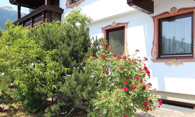 Kapfing Apartment | Nice apartment for 3 people with WIFI, TV, terrace, pets allowed and panoramic view