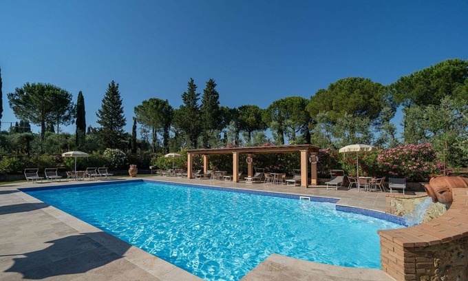 Peccioli Apartment | Nice apartment for 4 people with WIFI, pool, A/C, TV, pets allowed, panoramic view and parking