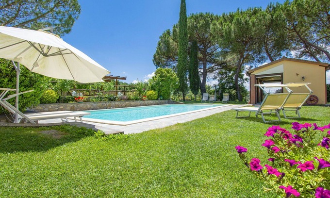 Bucine Apartment | Nice apartment for 4 people with pool, WIFI, TV, terrace and pets allowed