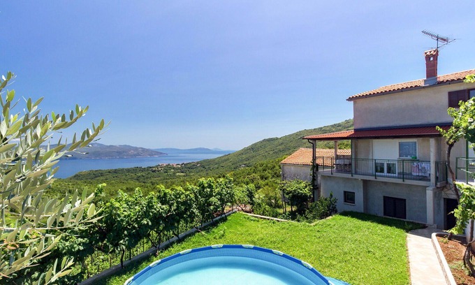 Martina Apartment | Nice apartment for 5 guests with WIFI, A/C, private pool, TV and terrace