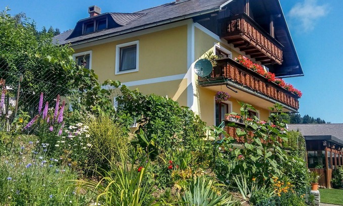 Magdalensberg Apartment | Nice apartment for 6 people with WIFI, pool, TV, patio, panoramic view and parking