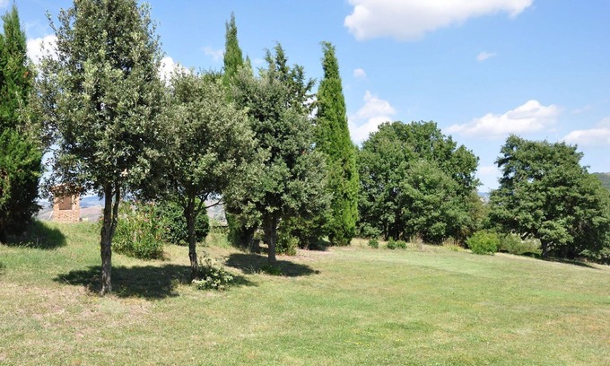 Il Poggio Apartment | Nice apartment for 6 guests with WIFI, pool, TV, patio, pets allowed and panoramic view