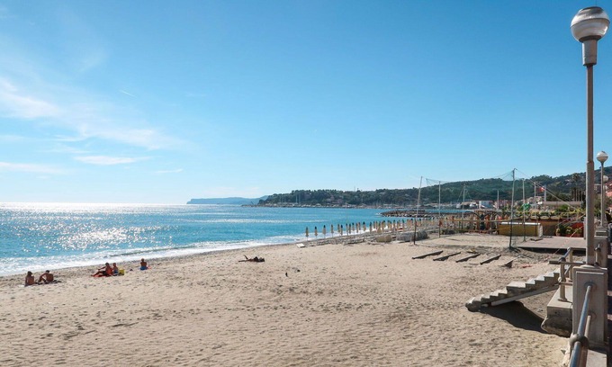 Varazze Apartment | Nice apartment for 6 people with WIFI, A/C, TV and patio