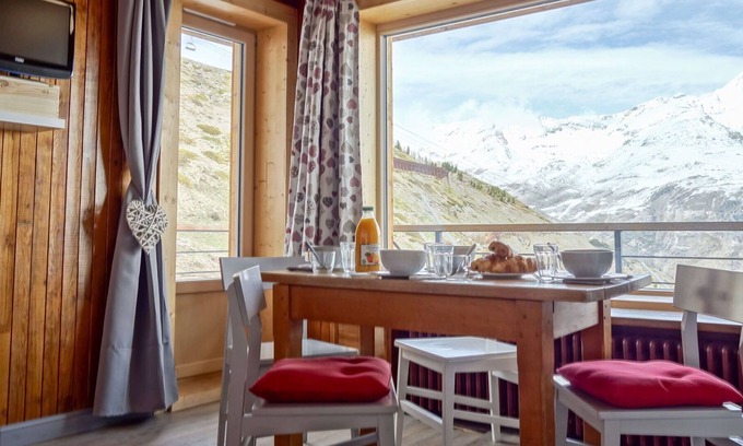 Tignes Apartment | Nice apartment for 5 guests with TV and balcony