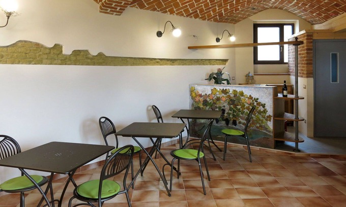 Cossombrato Apartment | Nice apartment for 9 people with WIFI, pool, TV, patio, pets allowed and parking