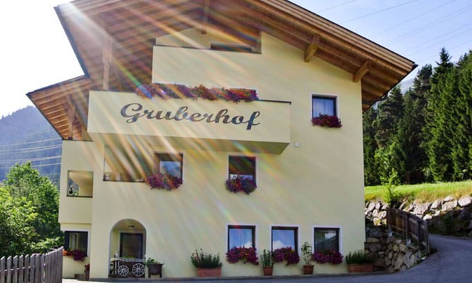 Sankt Anton am Arlberg Villa | Nice apartment in villa for 4 guests with WIFI, TV and pets allowed