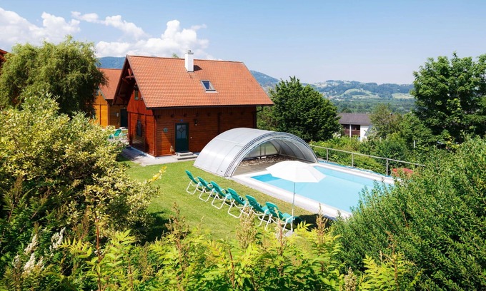 Schlierbach House | Nice apartment in villa for 4 people with pool, WIFI, TV, terrace and pets allowed
