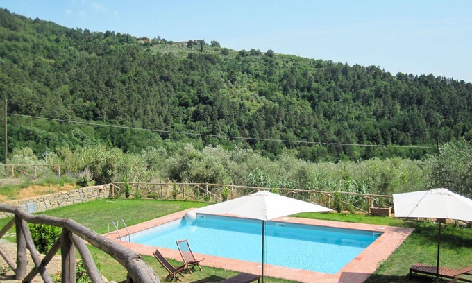 Castelfranco Piandisco House | Nice apartment in villa for 6 guests with WIFI, pool, TV, terrace and parking