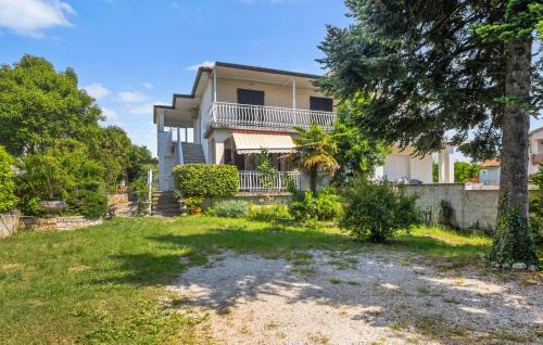 Lovrecica Apartment | Nice Apartment In Lovrecica With Wifi