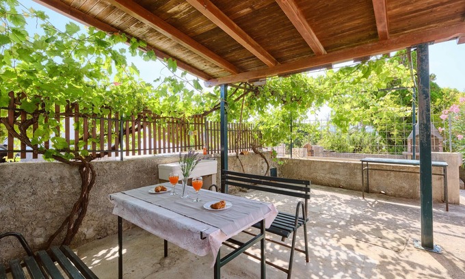 Sveti Jakov Apartment | Nice apartment in Stivan