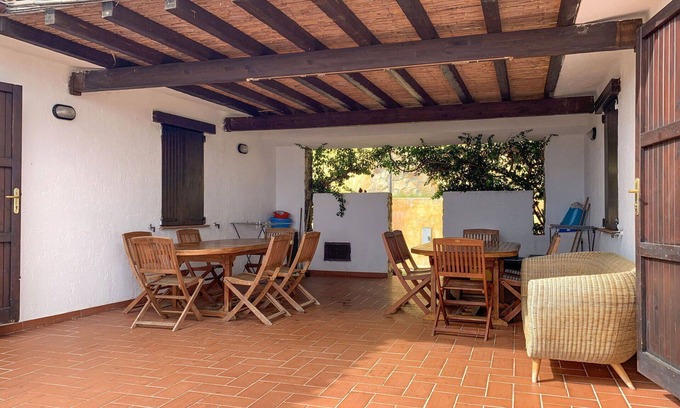 Sant'Elmo House | Nice apartment in villa for 10 guests with A/C, TV, terrace and pets allowed
