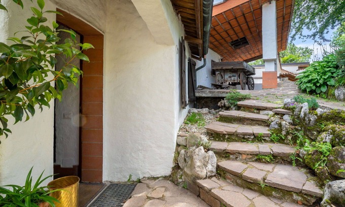 Leggiuno House | Nice apartment in villa for 6 guests with TV, terrace and pets allowed