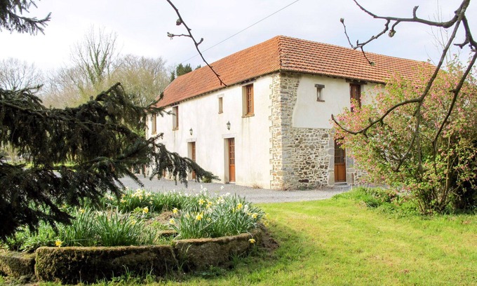 Savigny House | Nice apartment in villa for 3 guests with WIFI, TV, patio and pets allowed